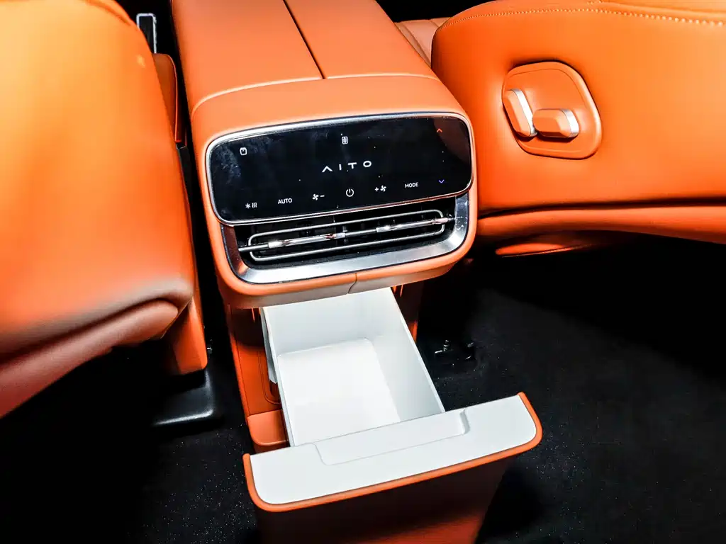 AITO ASK THE WORLD M8