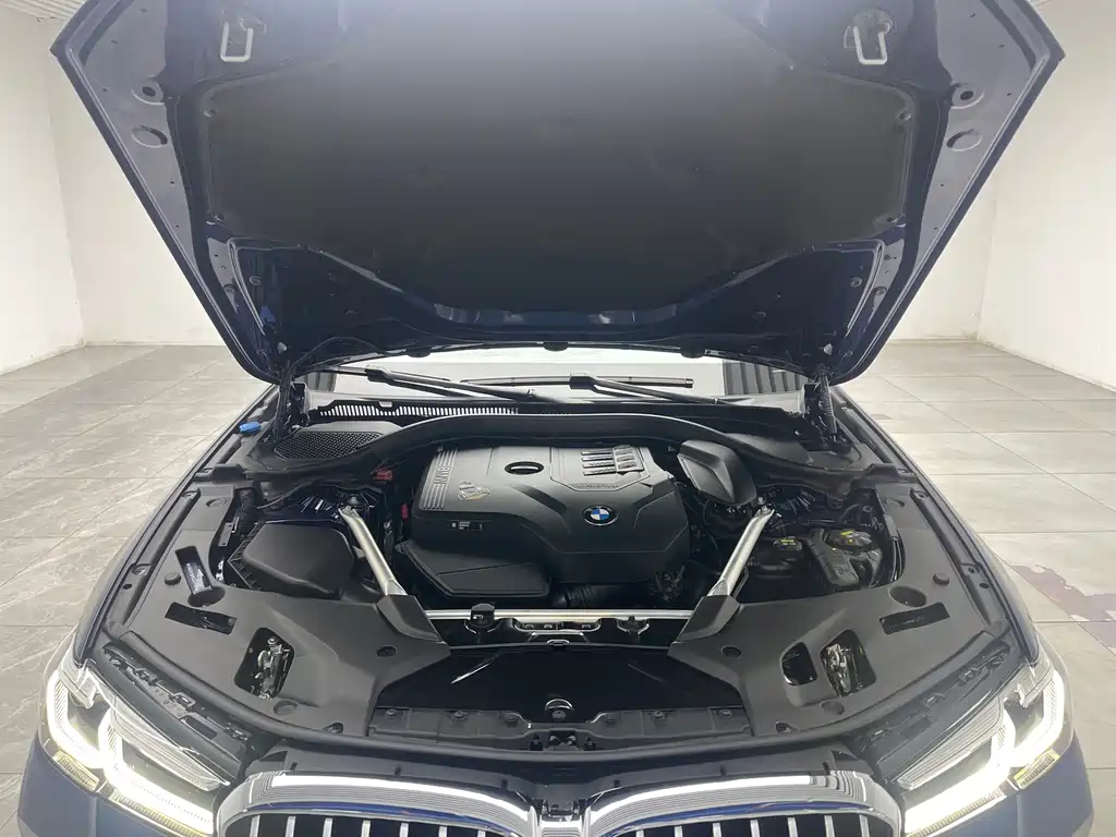 BMW 5 Series — миниатюра 9