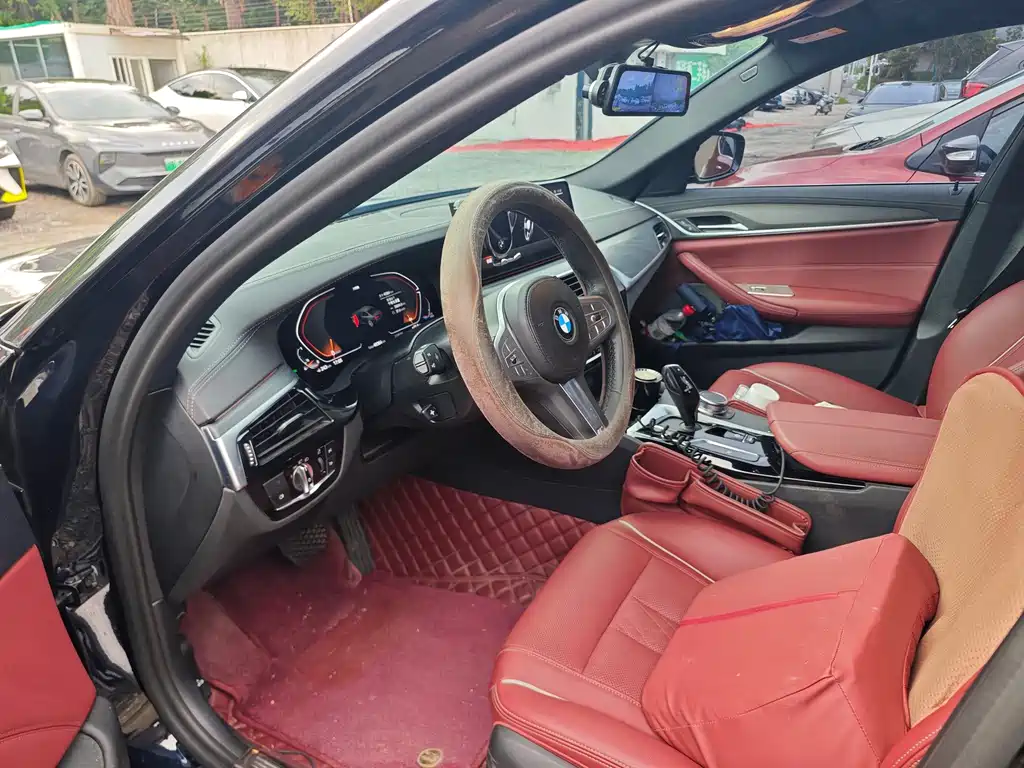 BMW 5 Series — миниатюра 7