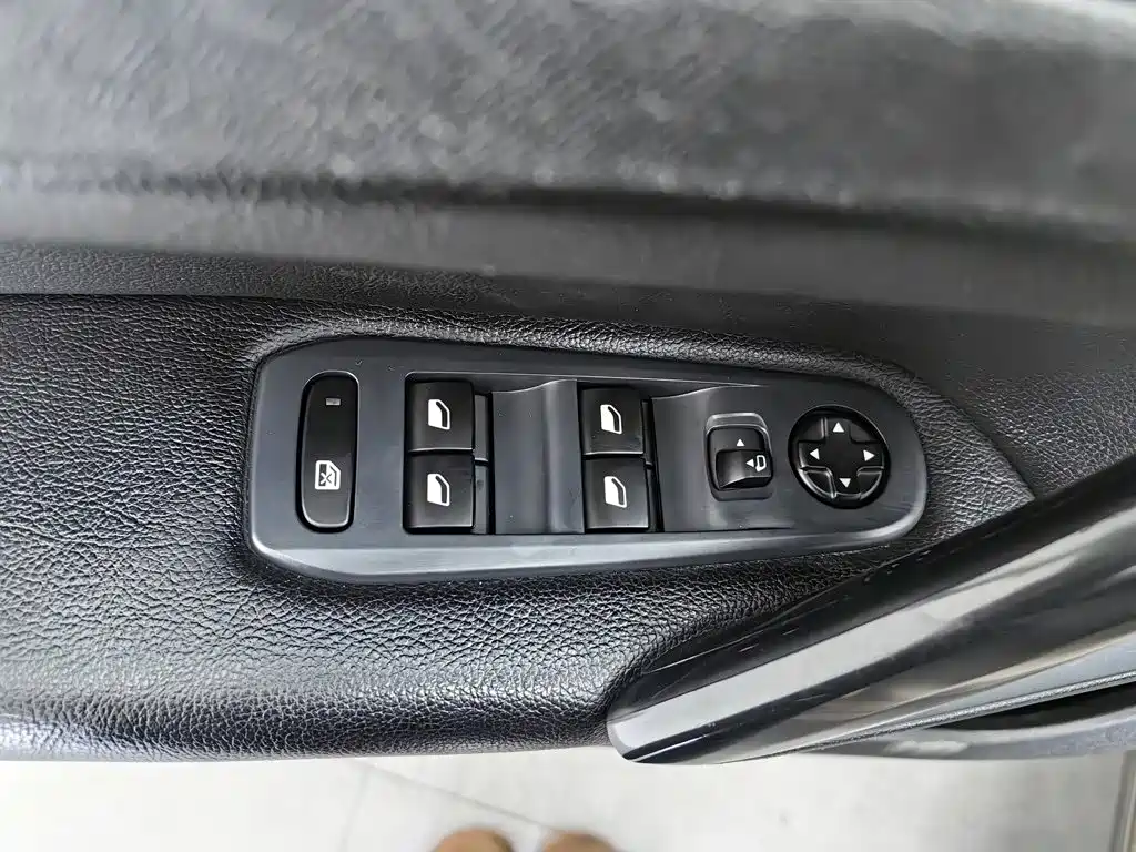 Peugeot 408 — миниатюра 9