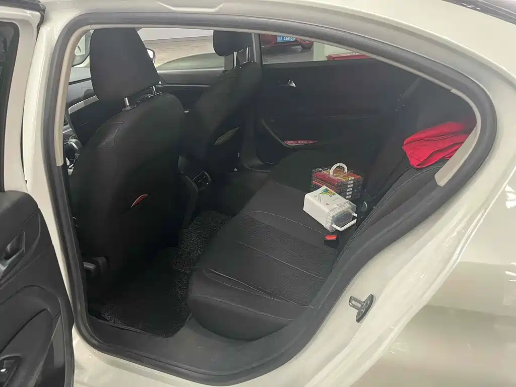 Peugeot 408 2015 1.2T AT Luxury