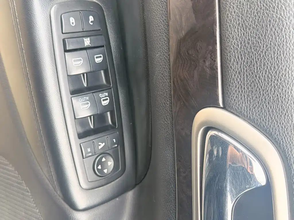 Jeep Grand Cherokee (Import) — миниатюра 8