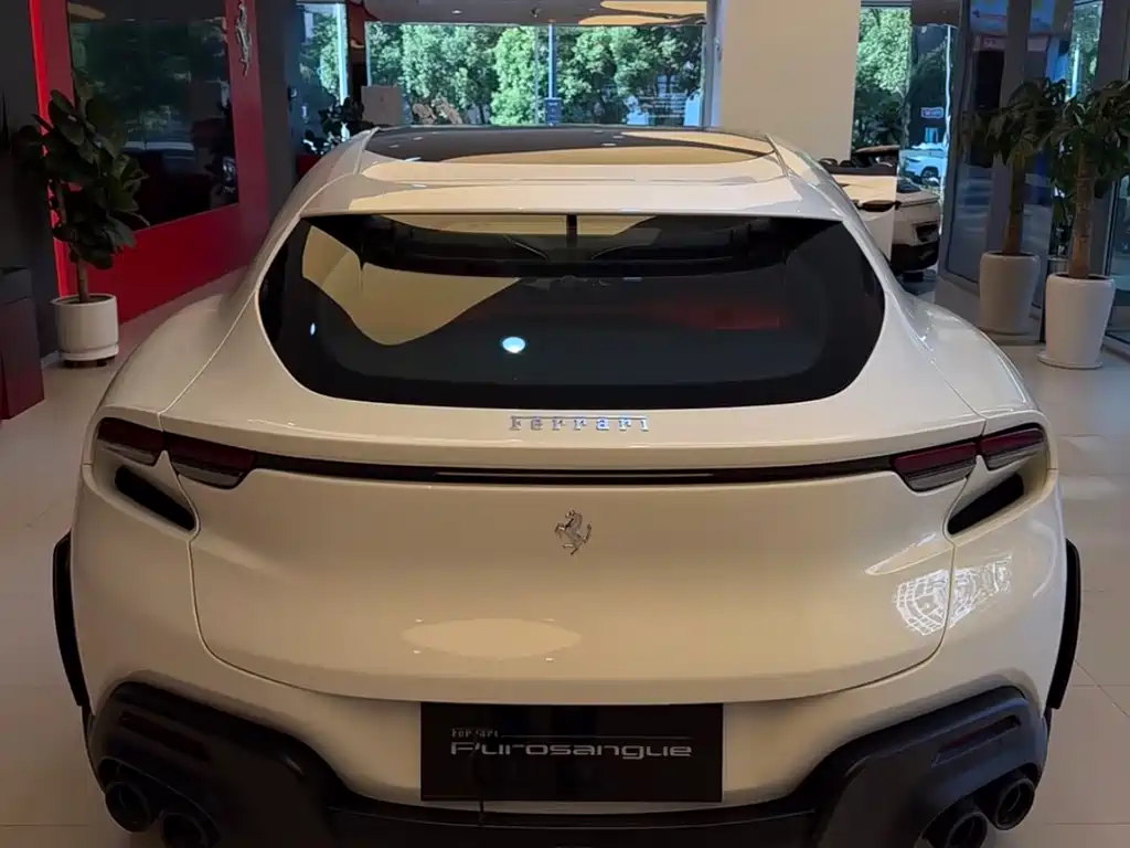 Ferrari Purosangue 2023 6.5L V12