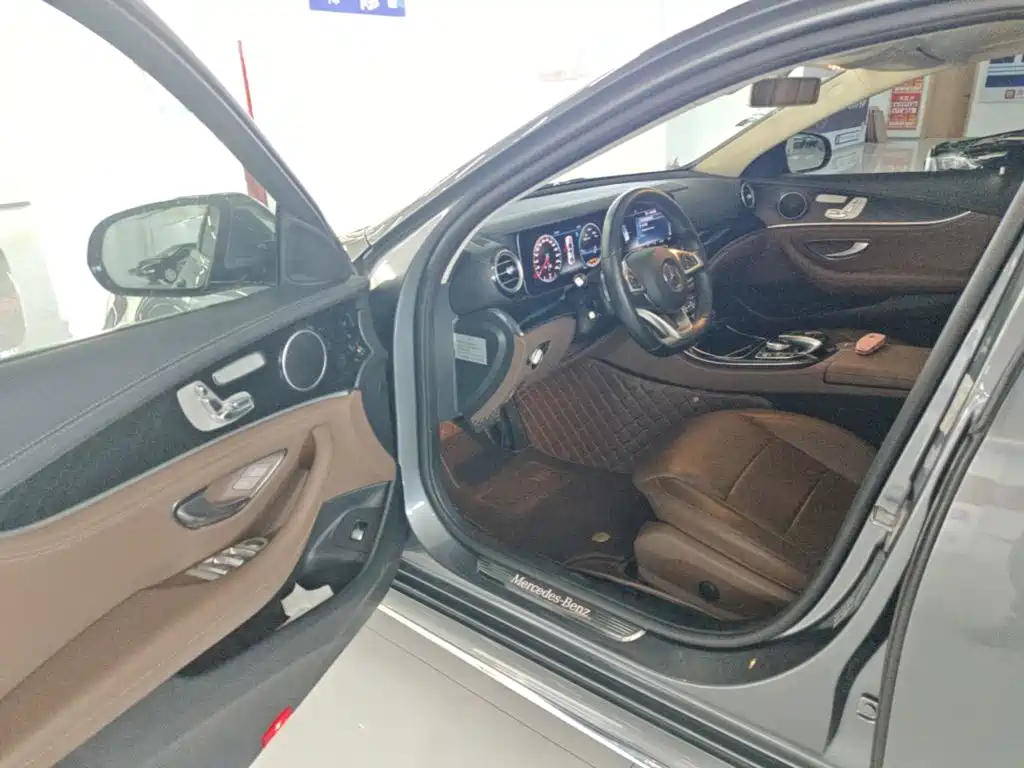 Mercedes-Benz E-Class — миниатюра 16