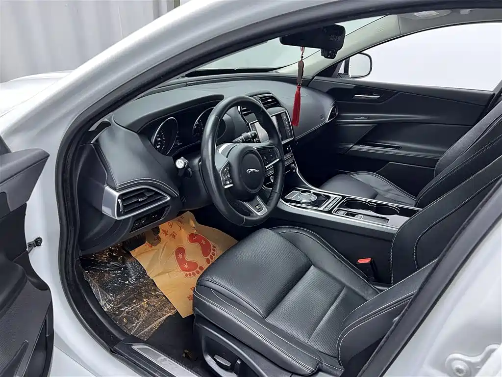Jaguar XE 2015 2.0T 200PS R-Sport