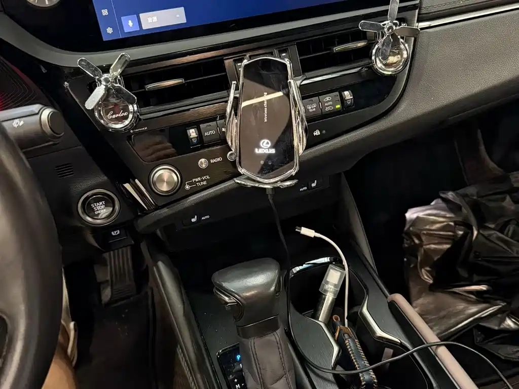Lexus ES — миниатюра 7
