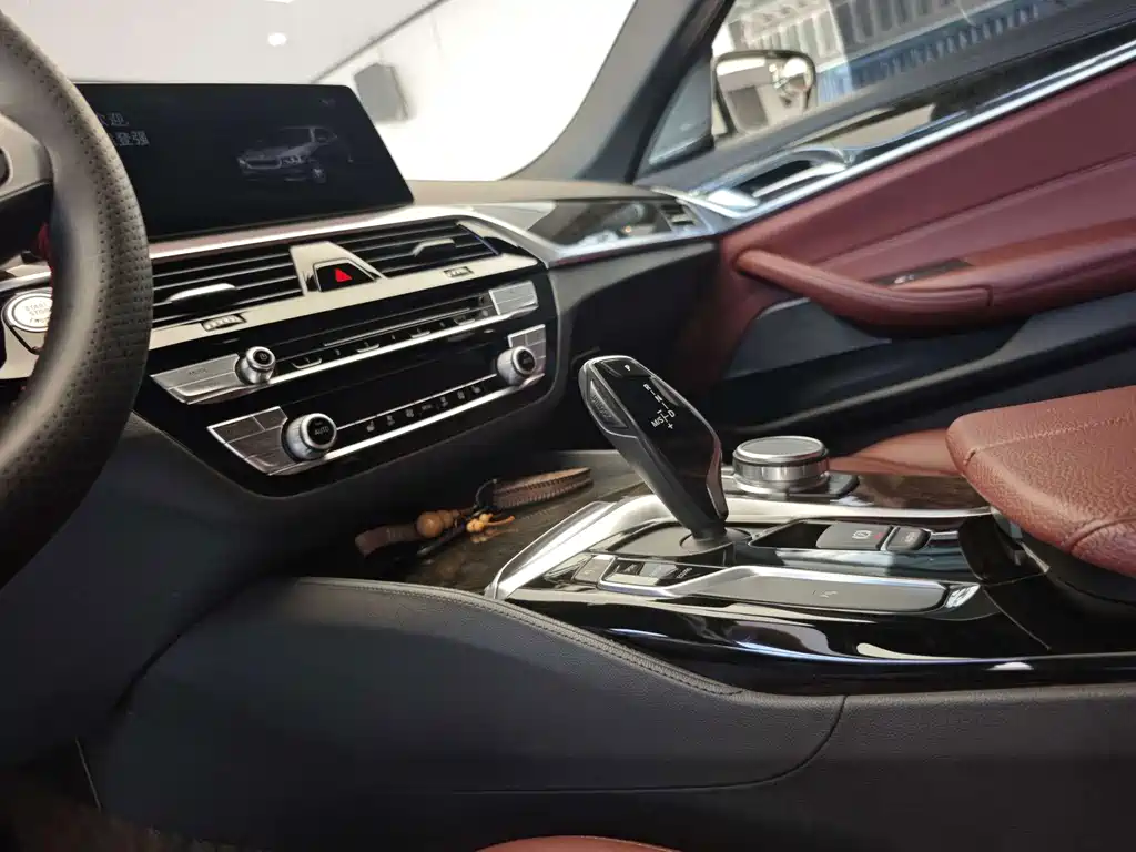 BMW 5 Series — миниатюра 6