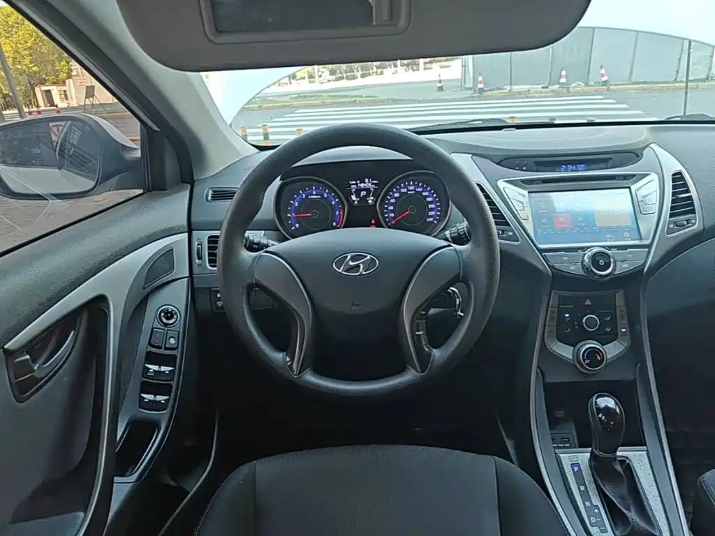 Hyundai Elantra Langdong — миниатюра 11