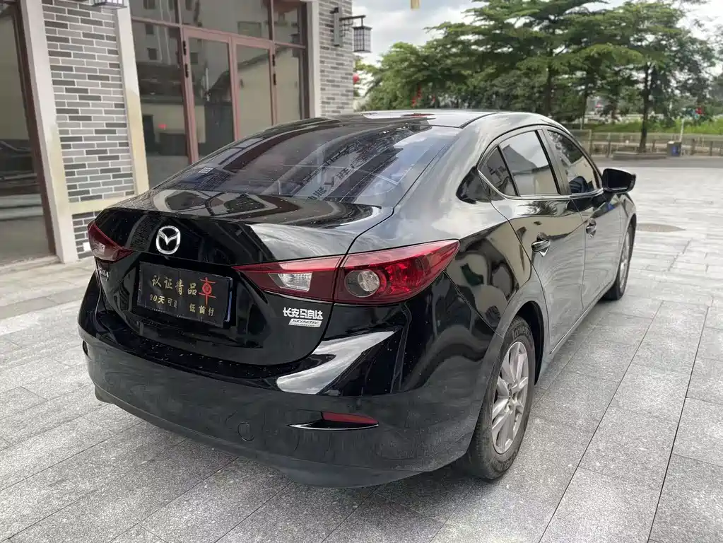 Mazda Mazda3 3 2016 1.5L AT Luxury