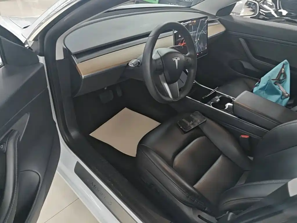Tesla Model 3 — миниатюра 16