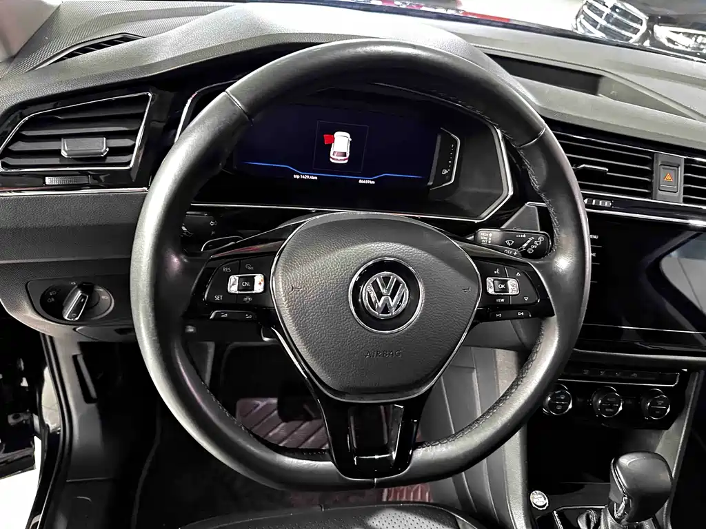 Volkswagen Tiguan L L 2020 330TSI AT Comfort VI