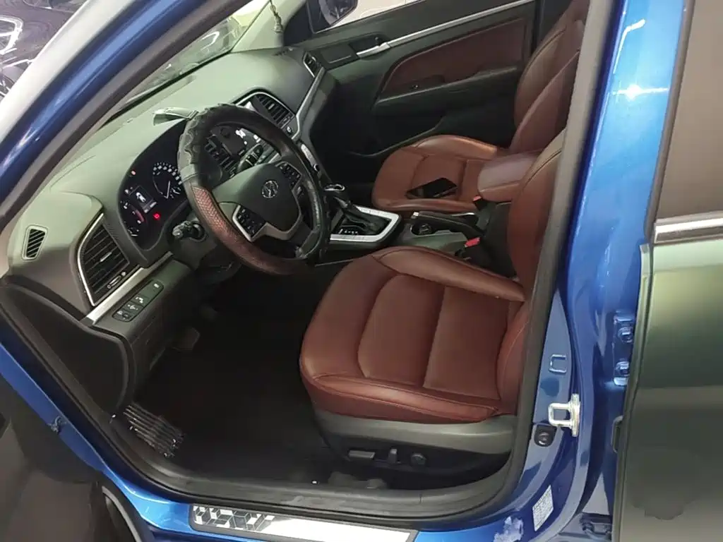 Hyundai Elantra — миниатюра 15