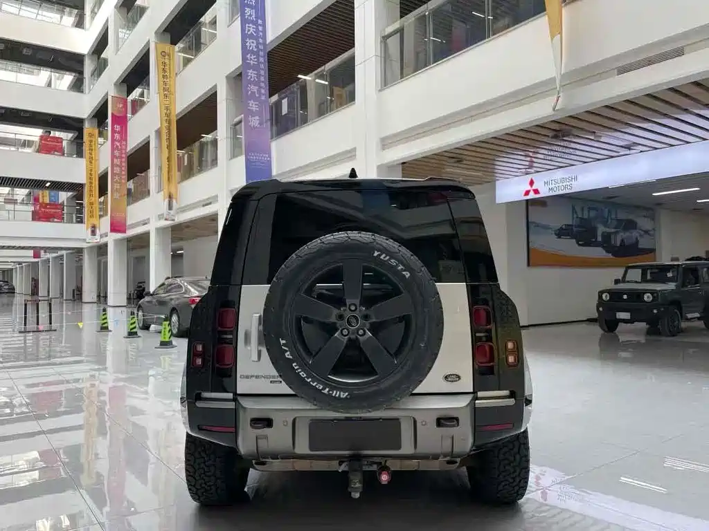 LAND ROVER DEFENDER