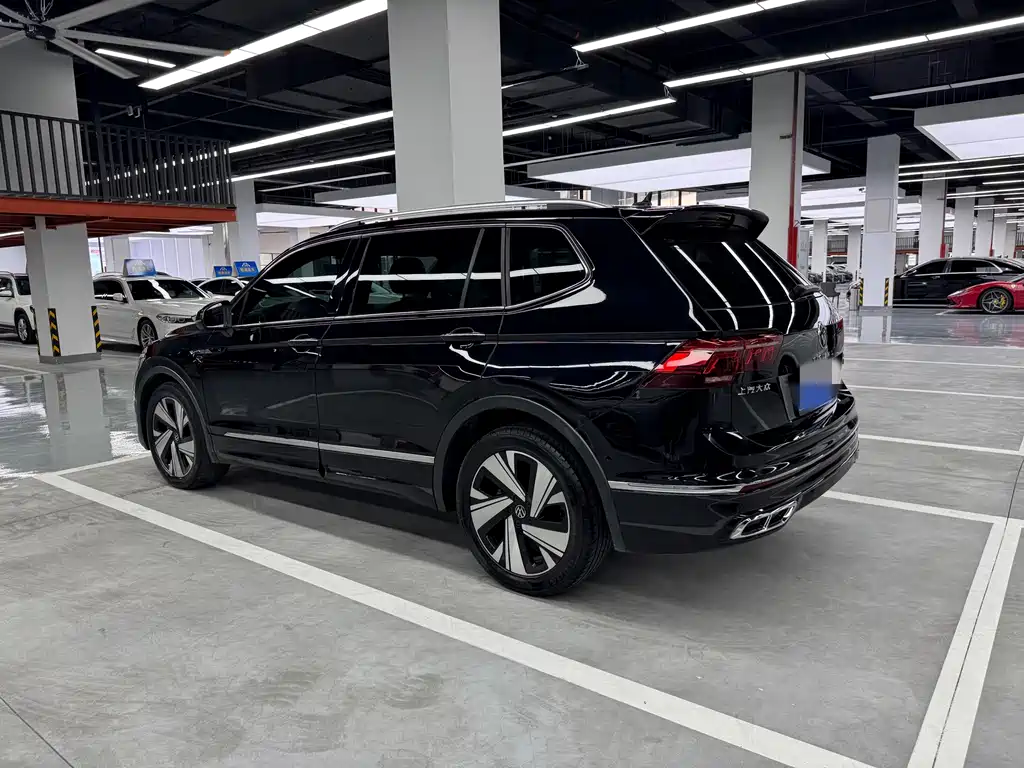 Volkswagen Tiguan L — миниатюра 15