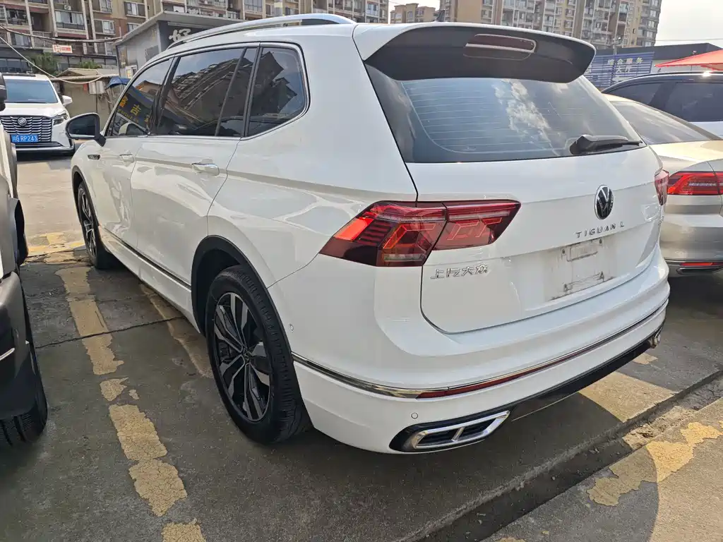 Volkswagen Tiguan L — миниатюра 16