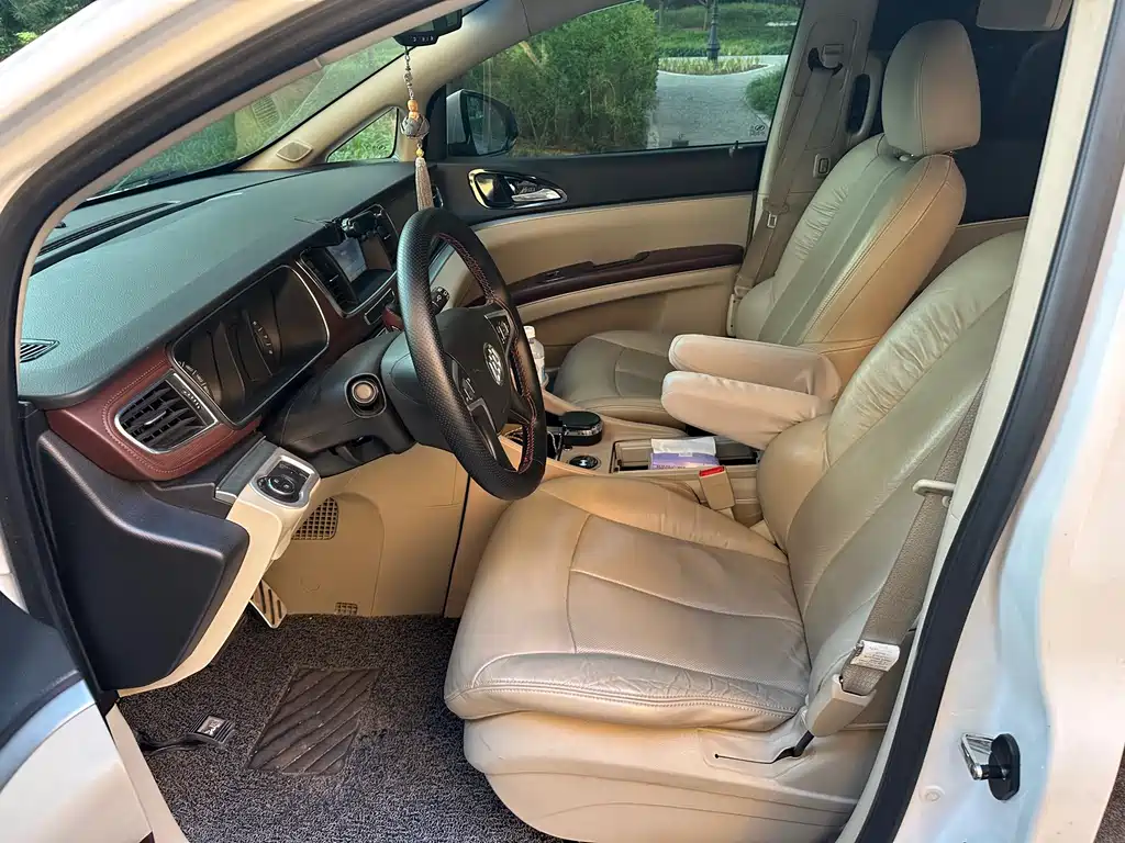Buick GL8 2014 3.0L XT Luxury Flagship