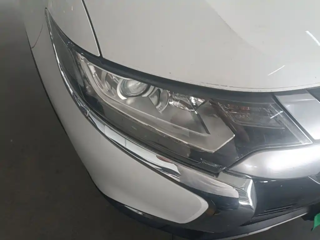 Mitsubishi Outlander — миниатюра 8