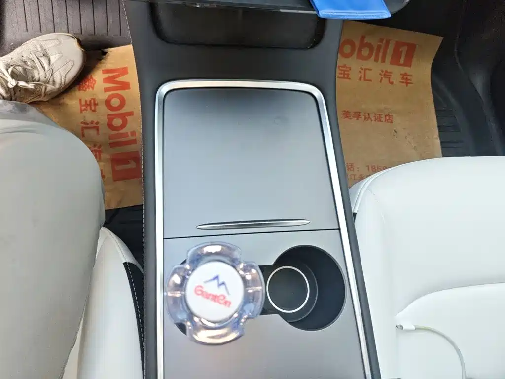 Tesla Model Y — миниатюра 16