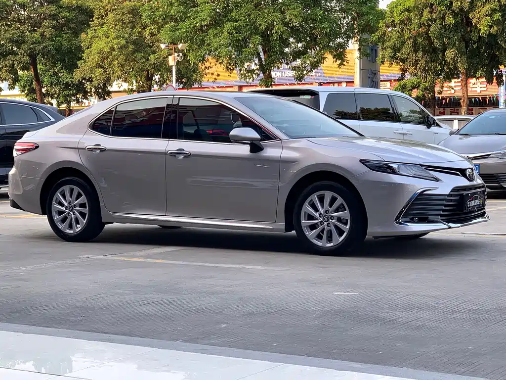 TOYOTA CAMRY