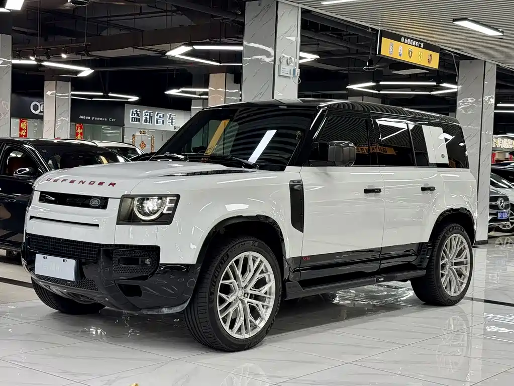 Land Rover Defender 2024