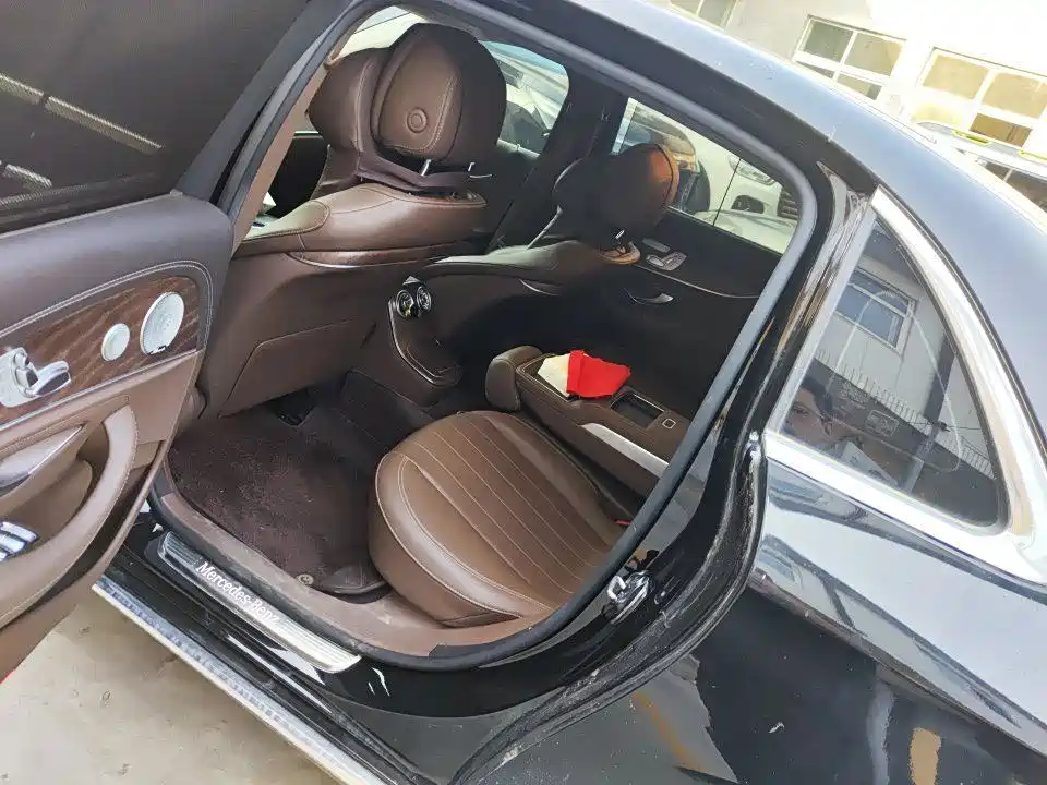 Mercedes-Benz E-Class — миниатюра 4