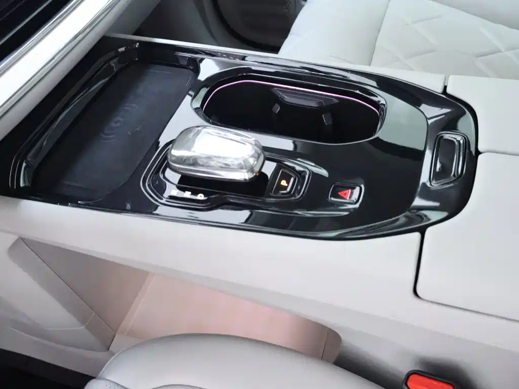 Volvo EM90 — миниатюра 12