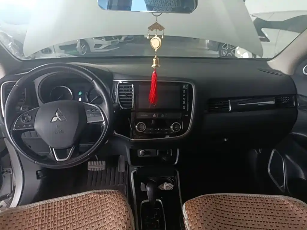 Mitsubishi Outlander — миниатюра 11