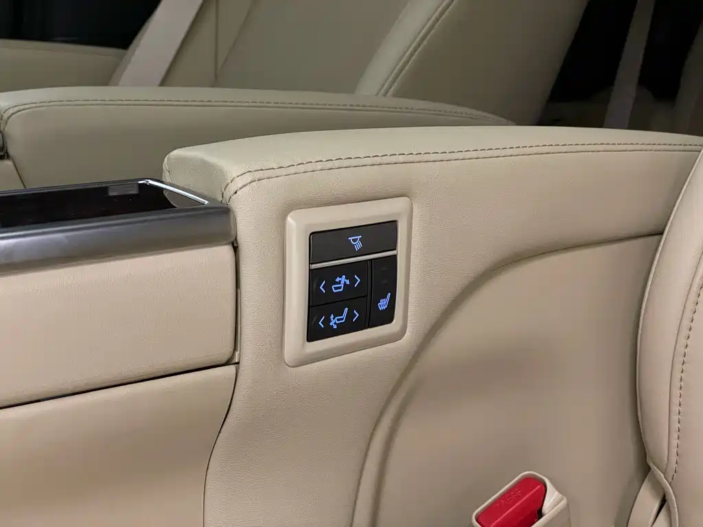 Toyota Alphard — миниатюра 23