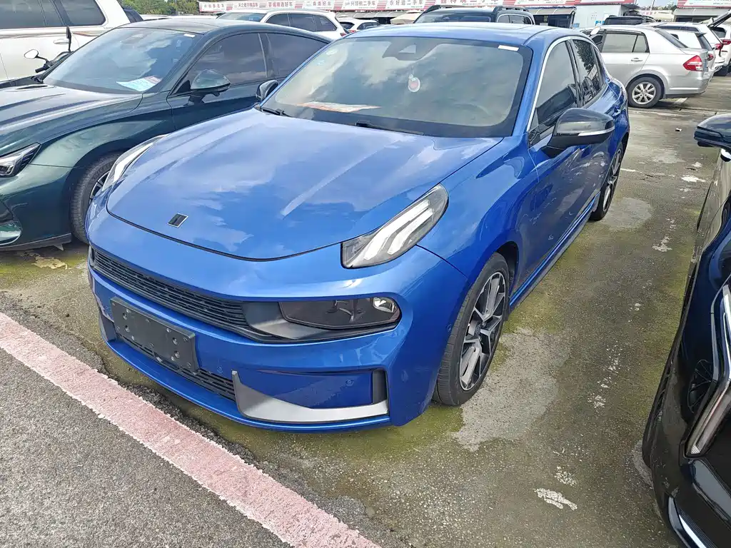 Lynk & Co 03