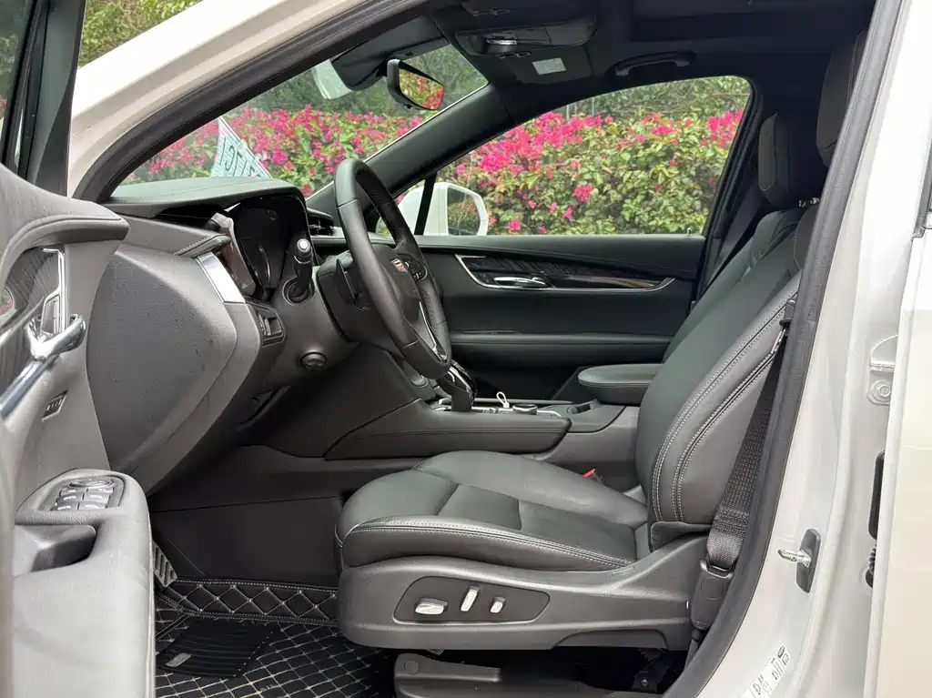 Cadillac XT6 2020 28T мест Luxury