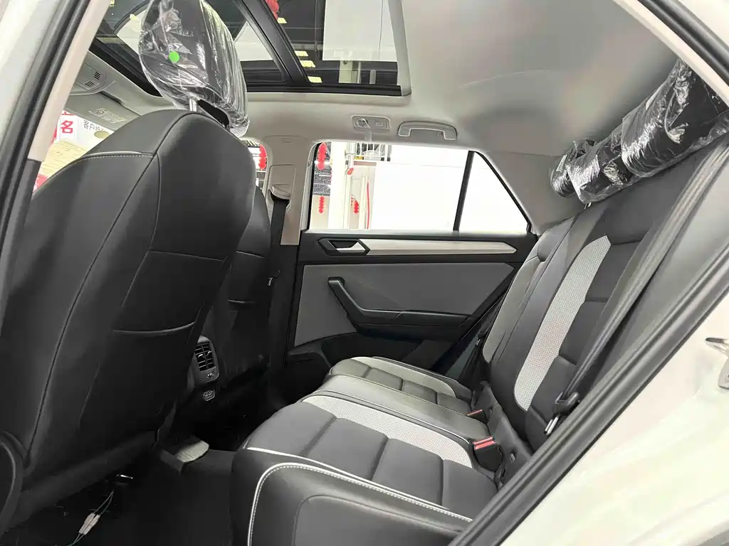 Volkswagen T-Roc 2025 280TSI DSG