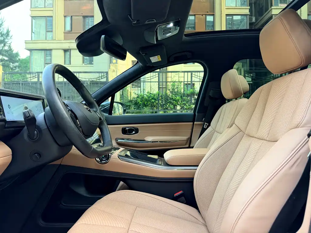 NIO ES8 2020 415KM мест