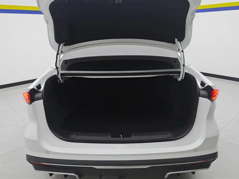 Geely Galaxy Galaxy L6 L6 2025 EM-i 60km