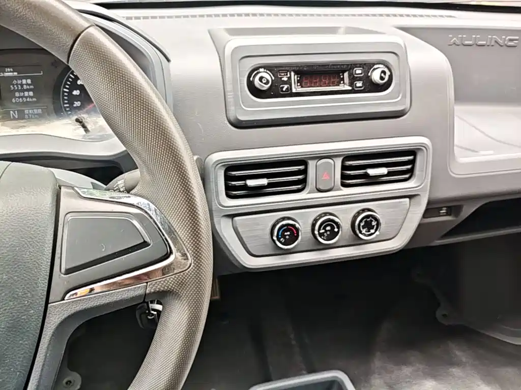 Wuling Yangguang — миниатюра 13