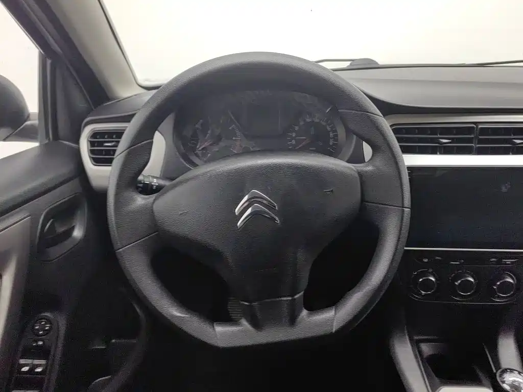 Citroen Elysee — миниатюра 11