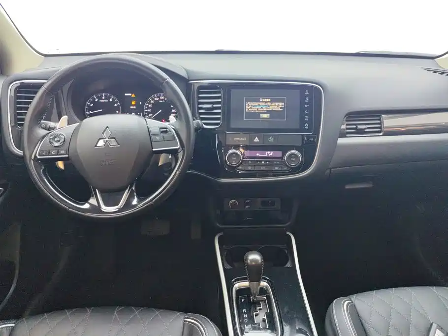 Mitsubishi Outlander — миниатюра 12