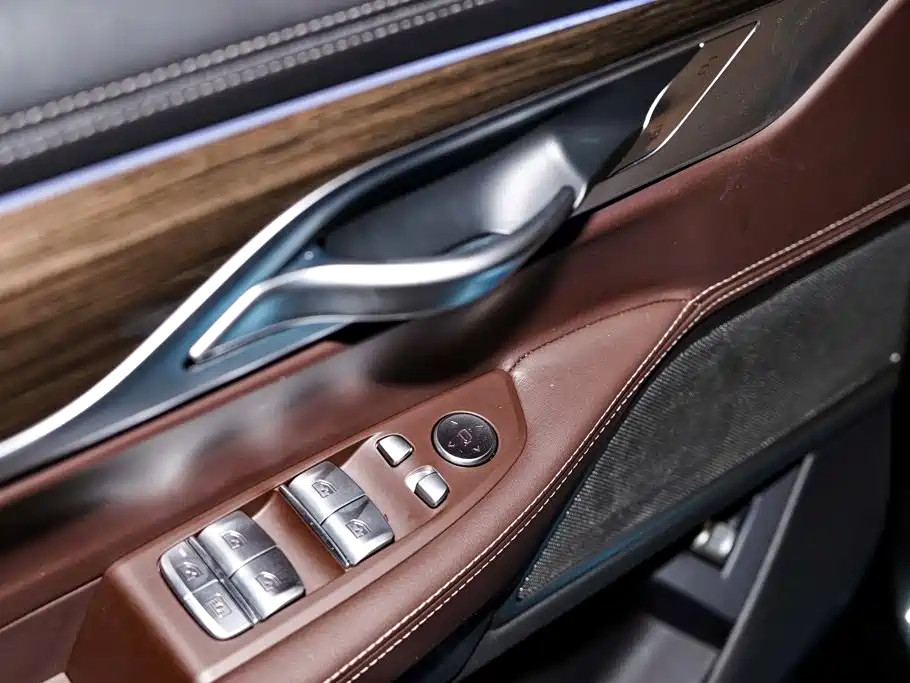 BMW 7 Series — миниатюра 27