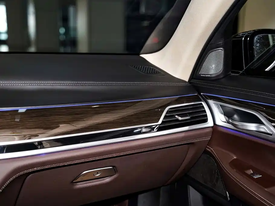 BMW 7 Series — миниатюра 31