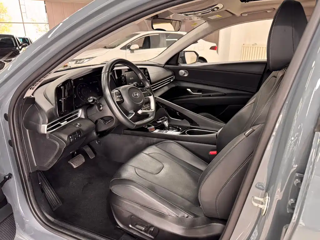 Hyundai Elantra — миниатюра 7