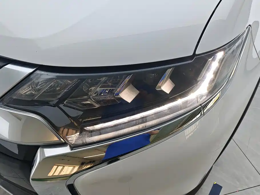 Mitsubishi Outlander — миниатюра 5