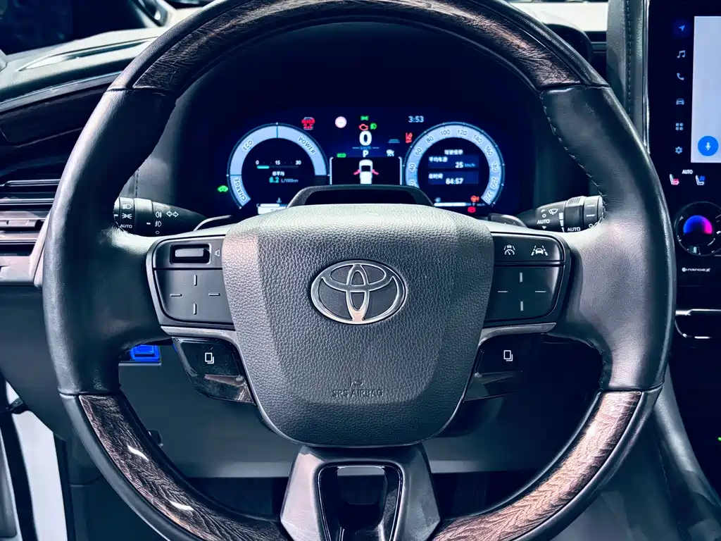 Toyota Alphard — миниатюра 5