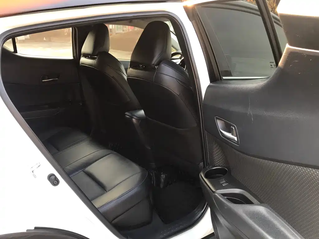 Toyota C-HR 2.0L Luxury Edition, фото 15