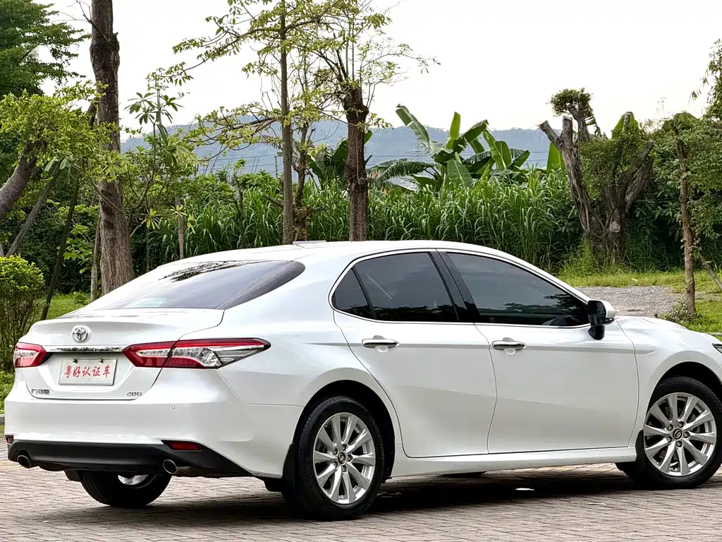 Toyota Camry — миниатюра 7