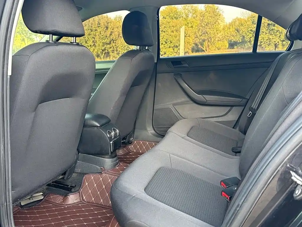 Volkswagen Santana — миниатюра 7