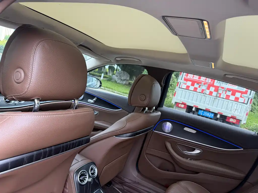 Mercedes-Benz E-Class — миниатюра 9