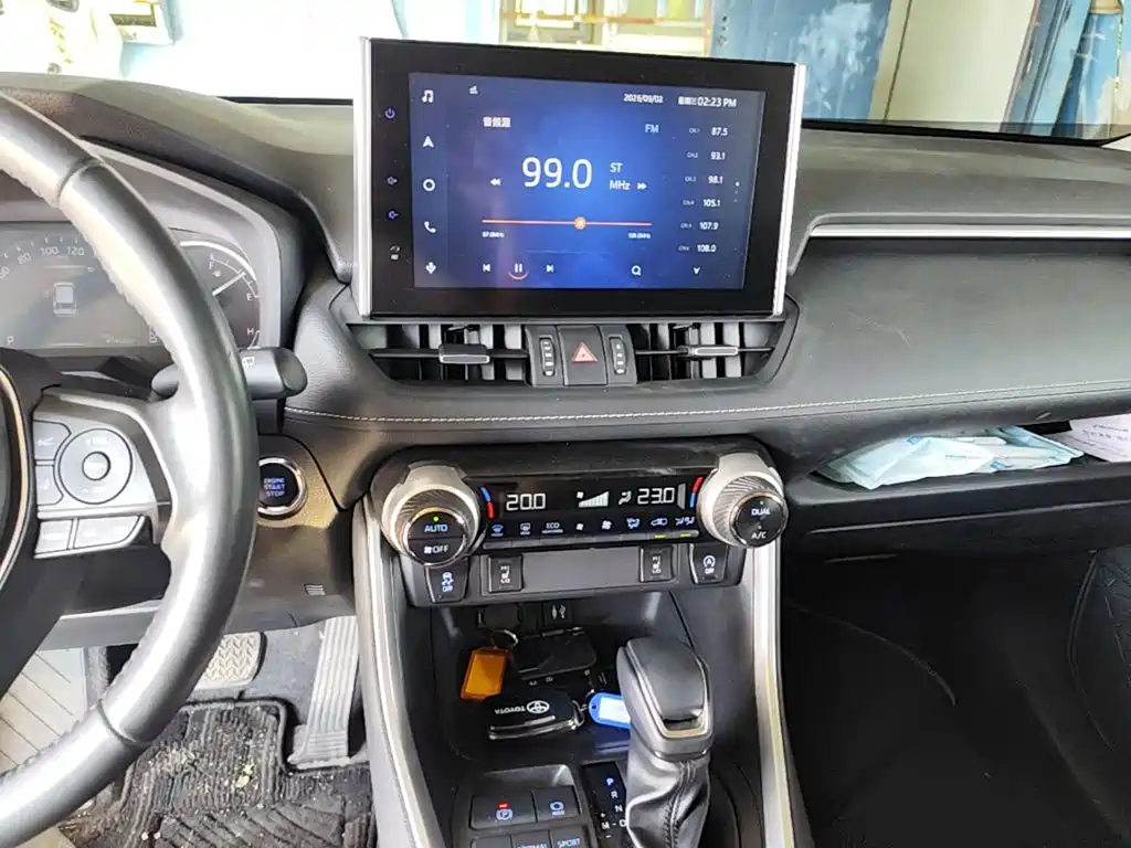 Toyota RAV4 — миниатюра 18