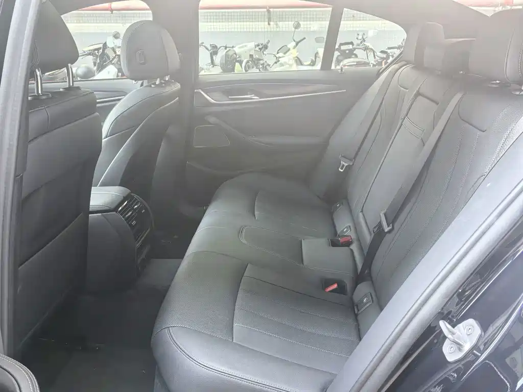 BMW 5 Series (Import) — миниатюра 11