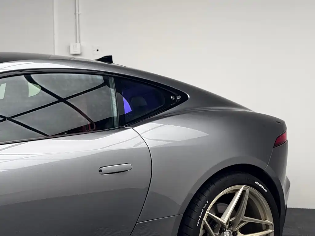 Jaguar F-Type 2024 P300 75