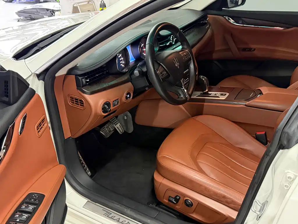 Maserati Quattroporte — миниатюра 7