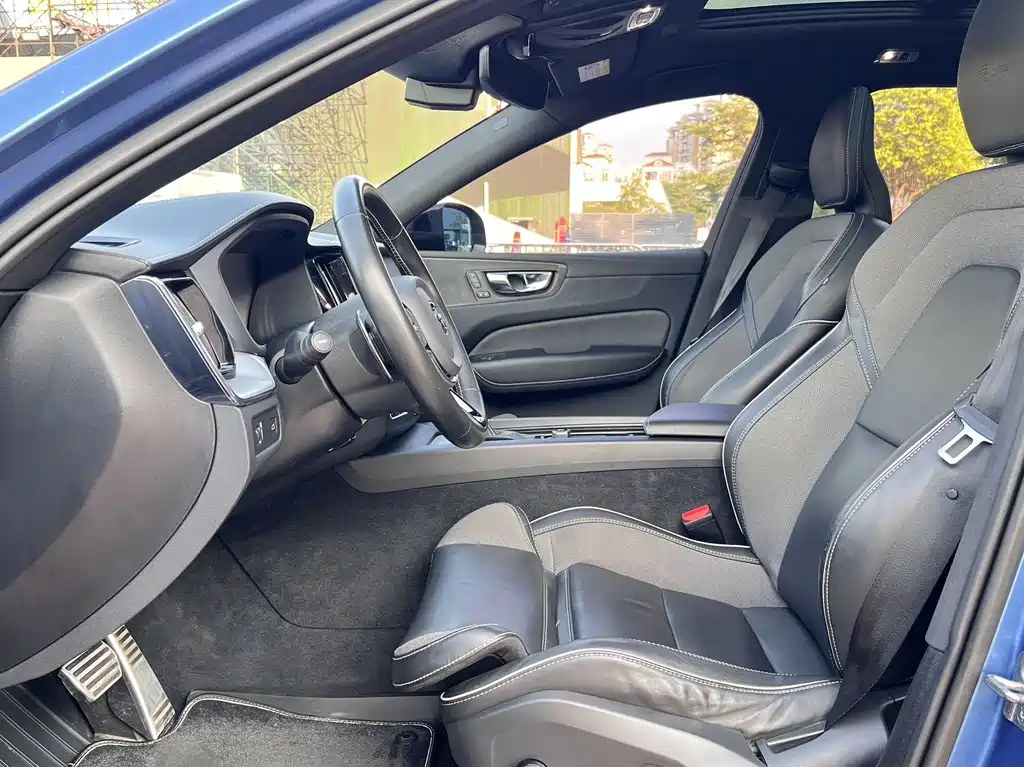 Volvo XC60 T5 4WD Smart Vision Sport Edition, фото 16
